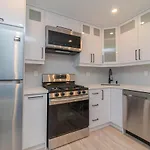 Your Comfy Home In Mid-Toronto